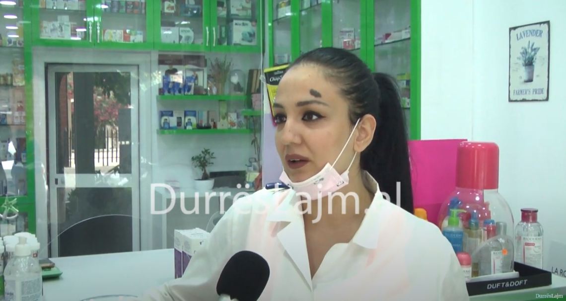 Durrsakët blejnë më pak maska e dezinfektantë, farmacistja Koni: Ilaçet më të shitura, ato kundër stresit (VIDEO)