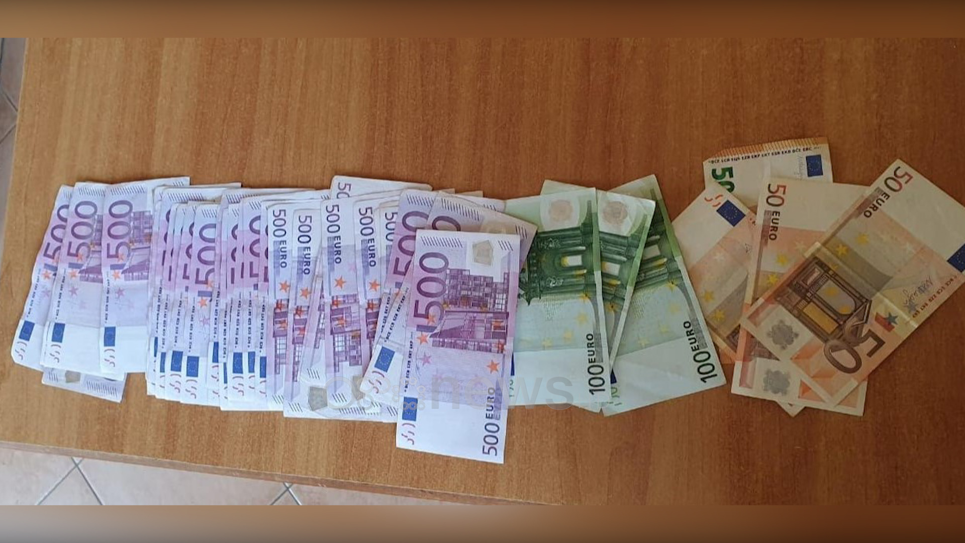 Nuk deklaroi 18,500 euro në Rinas, procedohet 46-vjeçarja