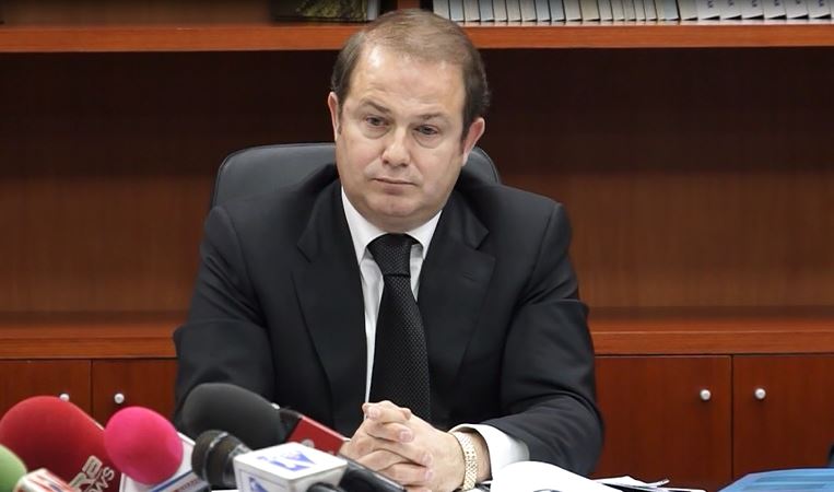 “Vettingun e kalon vetëm ai që i shërben politikës!”, KLGJ pranon dorëheqjen e Gjin Gjonit