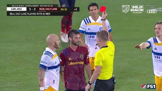 Godet arbitrin dhe ndëshkohet, “tërbohet” futbollisti në MLS