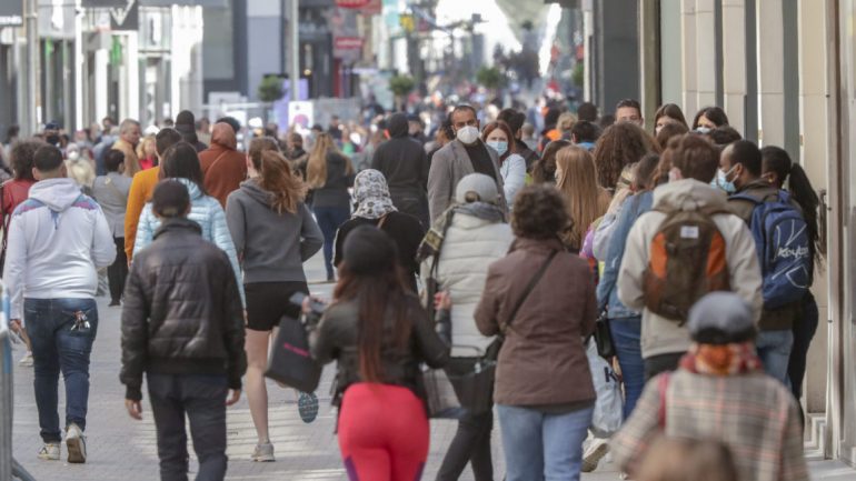 OBSH, qeverive: Mos injoroni shifrat, zgjohuni kundër koronavirusit