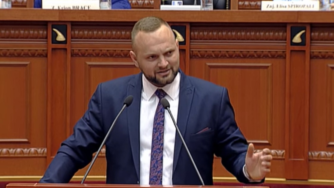 Valteri: Avokati i Popullit paguhet pa bërë asnjë punë, 1.3 mln € qeveria t’i shpenzojë për shkolla, kopshte e çerdhe