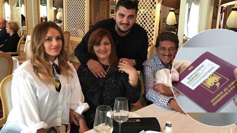 Familja Fejzullahu merr pasaportën shqiptare