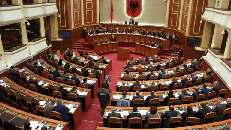 Javë e “nxehtë” politike, 3 seanca në Kuvend për çështjet e rëndësishme
