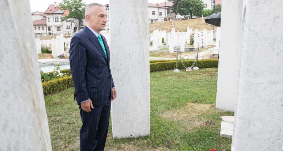 Presidenti Meta kujton masakrën e Srebrenicës