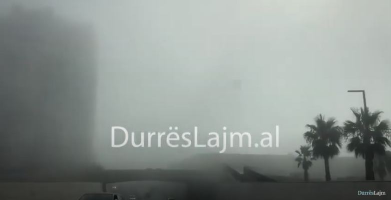 Mjegulla mbulon papritur Durrësin në mëngjes (VIDEO)