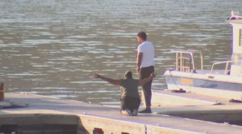 “Mami u hodh në ujë dhe nuk doli më…” Vazhdojnë kërkimet pa rezultat për Riveran