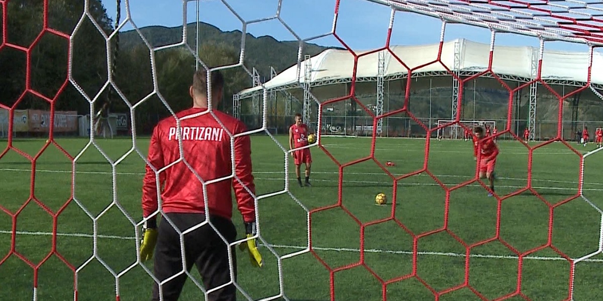 5 futbollistë rezultojnë me Covid te Partizani para derbit