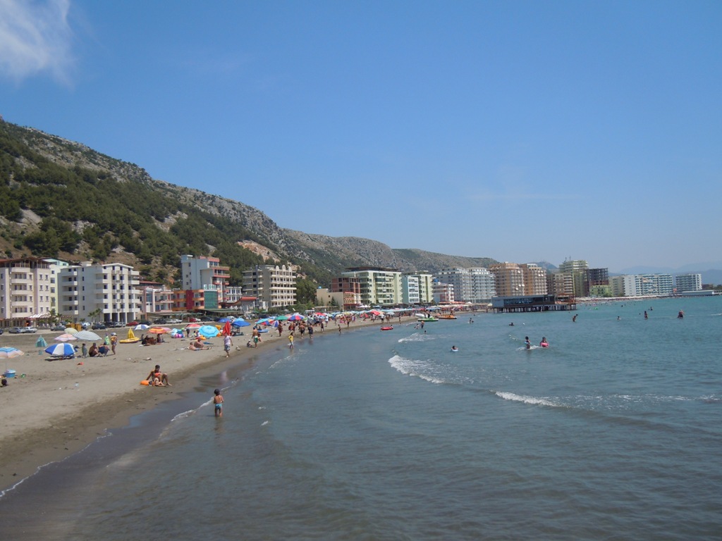 Shpëtohen nga mbytja 3 minorenë