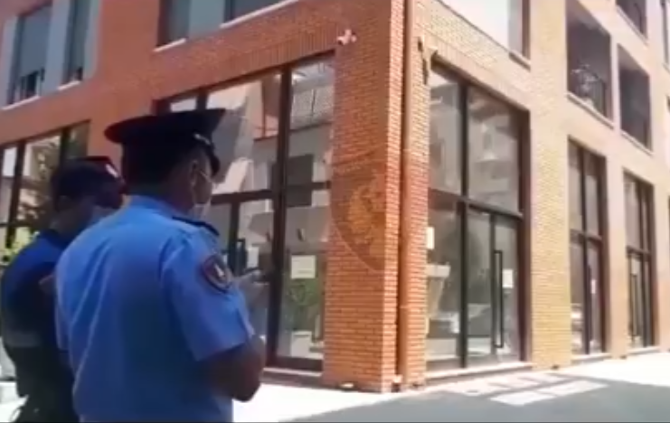 Rama nxjerr videon e policëve në terren: Të prekurit nga Covid-19, s’duhet të thyejnë karantinën