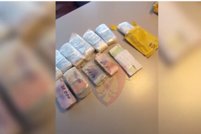 Lekë e mallra kontrabandë në portin e Durrësit, arrestohet shoferi i autobusit (VIDEO)