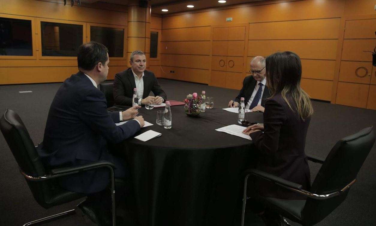 Këshilli Politik/ Caktohet data kur do të ulen në tryezë opozita e bashkuar me mazhorancën