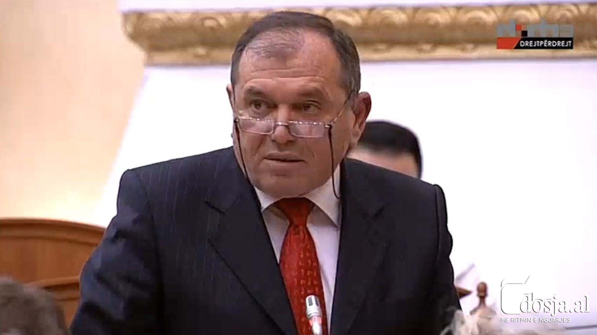 U infektua me COVID-19, deputeti Roshi ka një apel për qytetarët