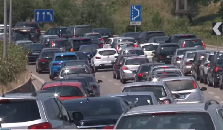 Trafiku i së dielës, Policia: Akset ku po shtohet fluksi i automjeteve