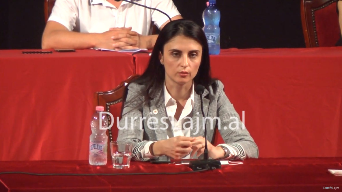 Kryebashkiakja Emiriana Sako sqaron aspekte të ndryshme të procesit të rindërtimit në Durrës (VIDEO)