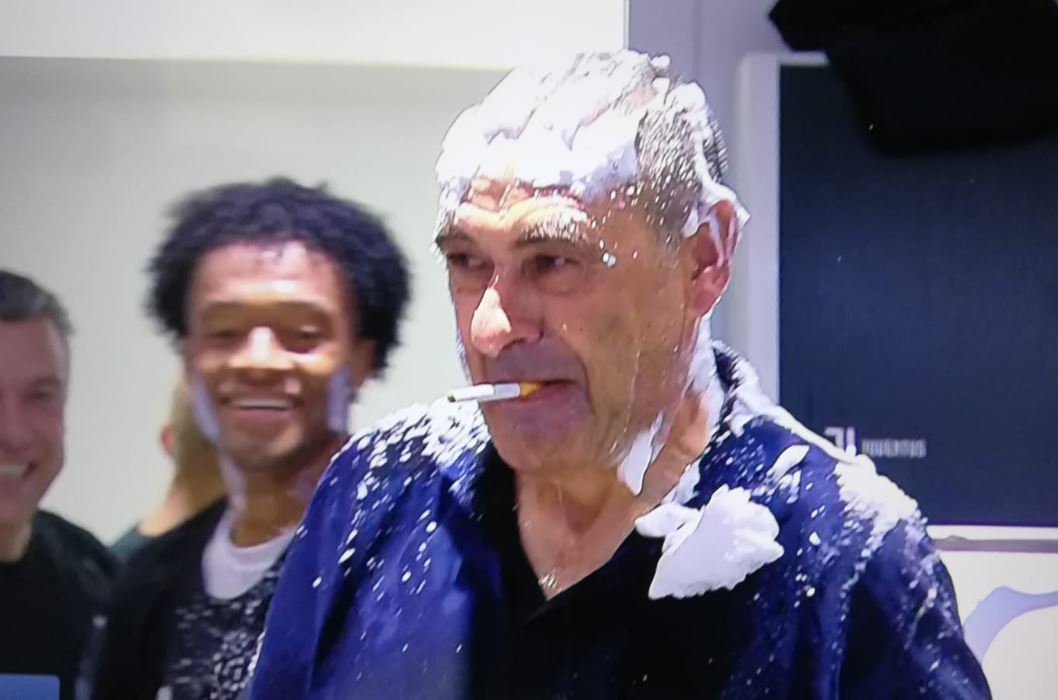 Shkumë rroje dhe cigare, lojtarët “bombarduan” trajnerin. Sarri: Nëse Juvja fitoi edhe me mua…