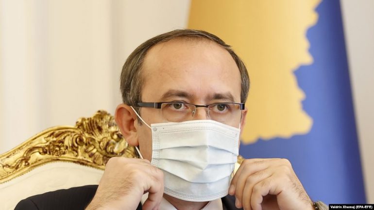 Sistemi shëndetësor në Kosovë në prag kolapsi, Hoti: Vetëm 130 shtretër të lirë për pacientët me COVID-19