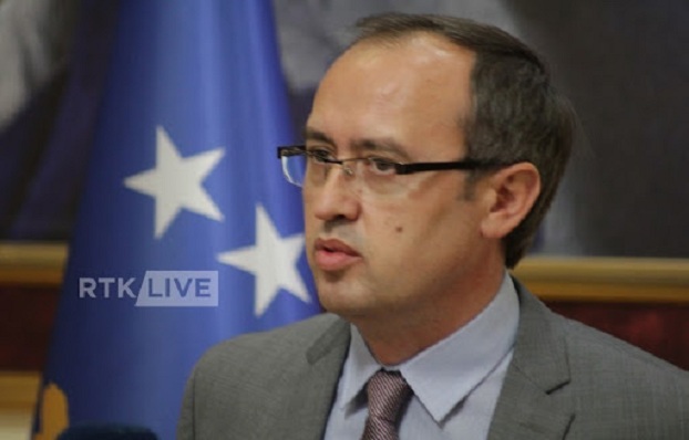 Hoti udhëton drejt Parisit, takohet nesër me Macronin