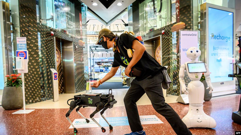 Robotët në shërbimin ushqimor, garanci kundër Covid-19