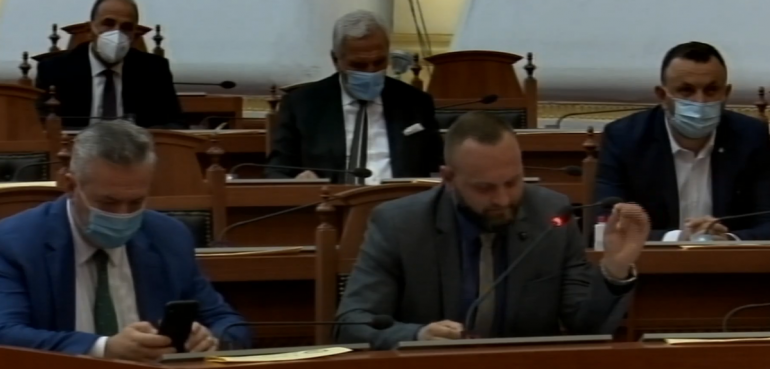 Valteri: Hapni lokalet e natës! Ruçi: Reali u shpall kampion dhe tifozët s’dolën nga shtëpia