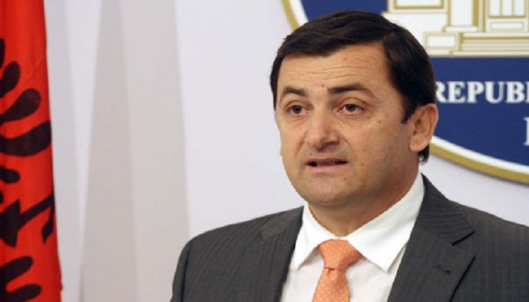 Tre deputetë me Covid-19, Vangjel Tavo thirrje: Emergjente tamponi dhe karantinimi për gjithë Parlamentin!