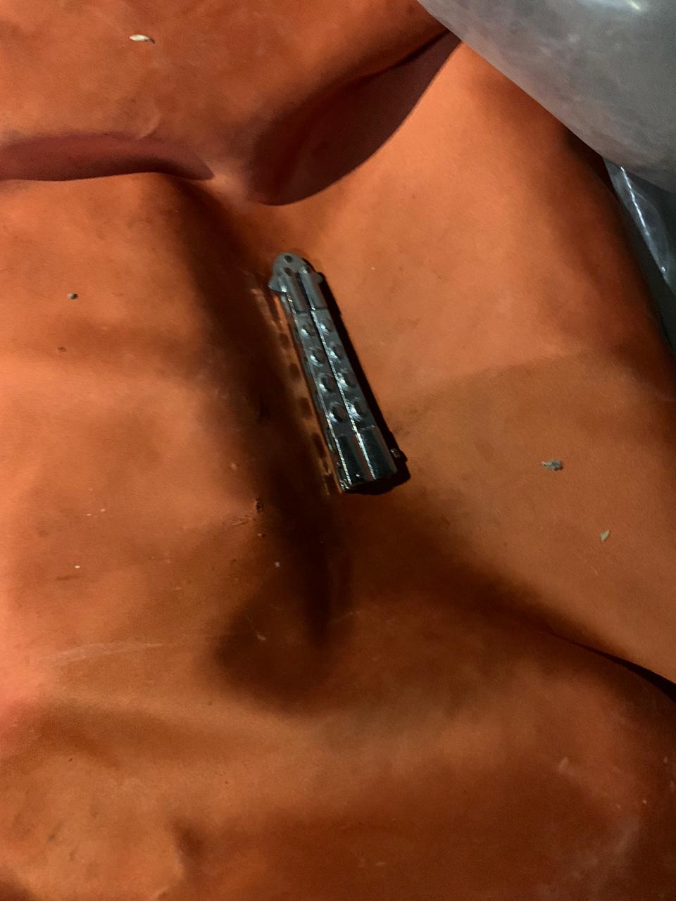 Plagosi babë e bir me thikë, zbulohet e kapet autori me biçikletë