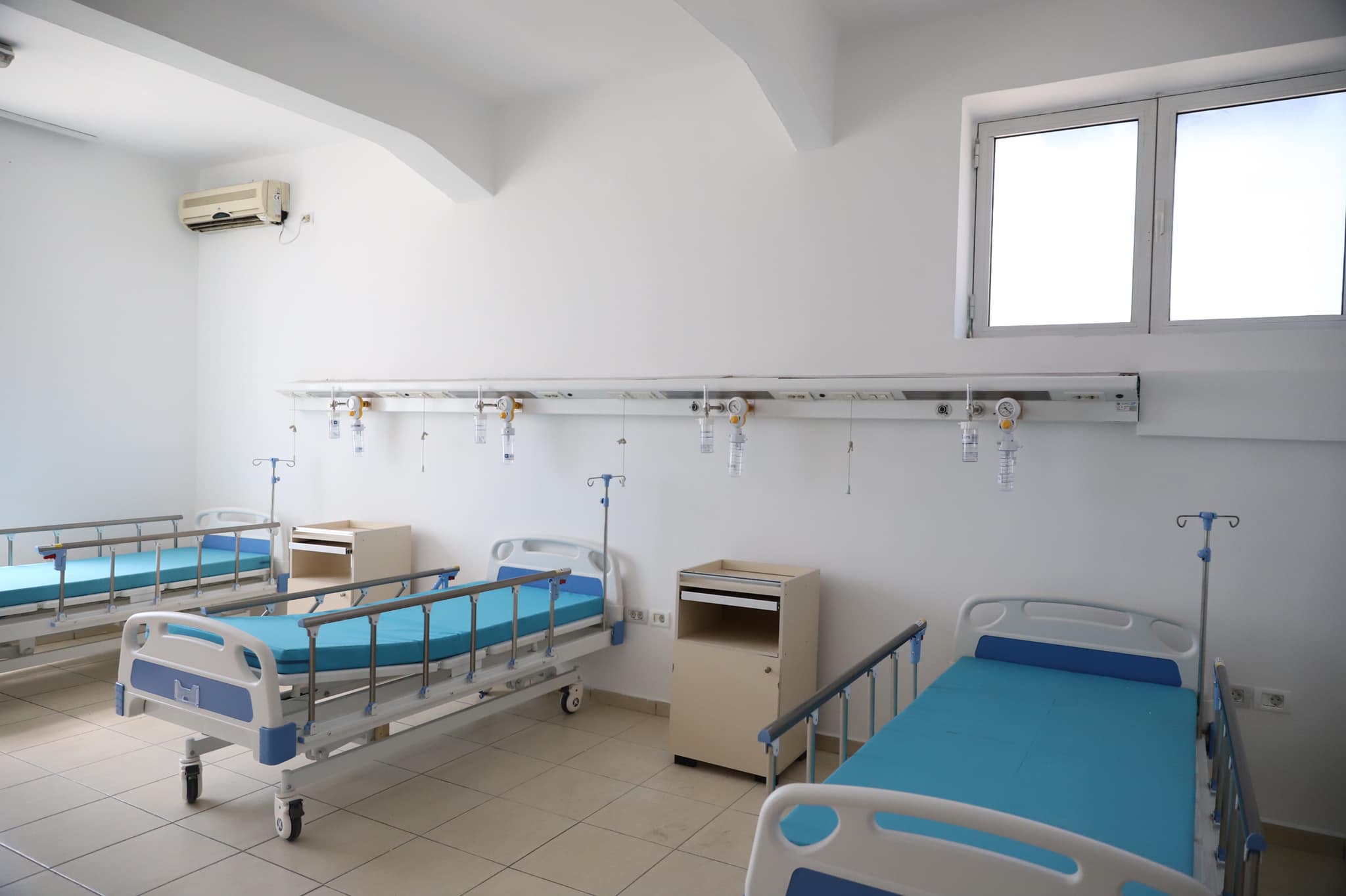 “Rama mashtroi”, Ministria e Shëndetësisë: S’ka ndryshuar asgjë nga strategjia, ja kur do të hapen spitalet