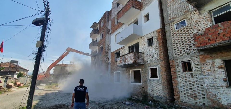 IKMT nis prishjen e dy pallateve në Hamallaj, deri tani 130 objekte të prishura