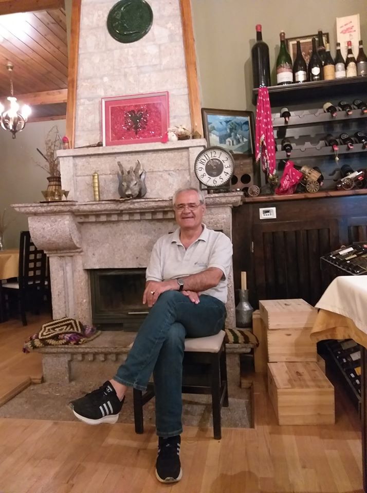 Feston sot ditëlindjen, urimi që gazetari i njohur nga Durrësi i bëri vetes