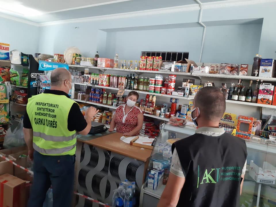 Asgjësohen mbi 91 tonë ushqime të skaduara! AKU paralajmëron 20 biznese