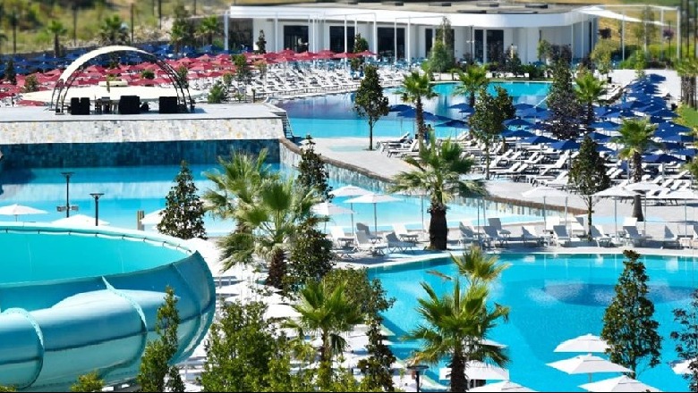 Kapet i riu që qëlloi me armë në kompleksin e pishinave në Mullet, në kërkim shoku