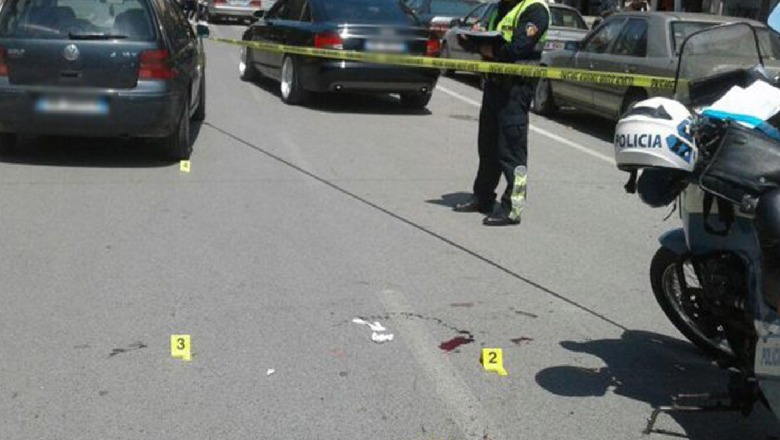Kamioni përplasi motoçikletën, ndërron jetë në spital 50-vjeçari