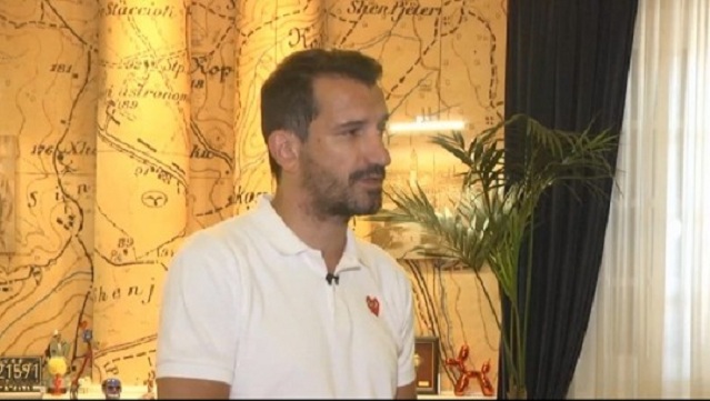 Veliaj flet pas shërimit nga Covid-19: Djali u prek i pari, 10 ditë më dhimbte çdo kockë