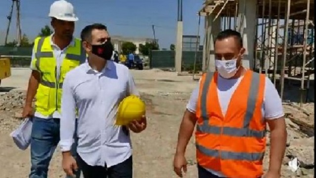 Rindërtimi i shkollës në Shijak, Ahmetaj: Ramës i kemi premtuar se do jetë gati më 26 nëntor, të punohet me tre turne