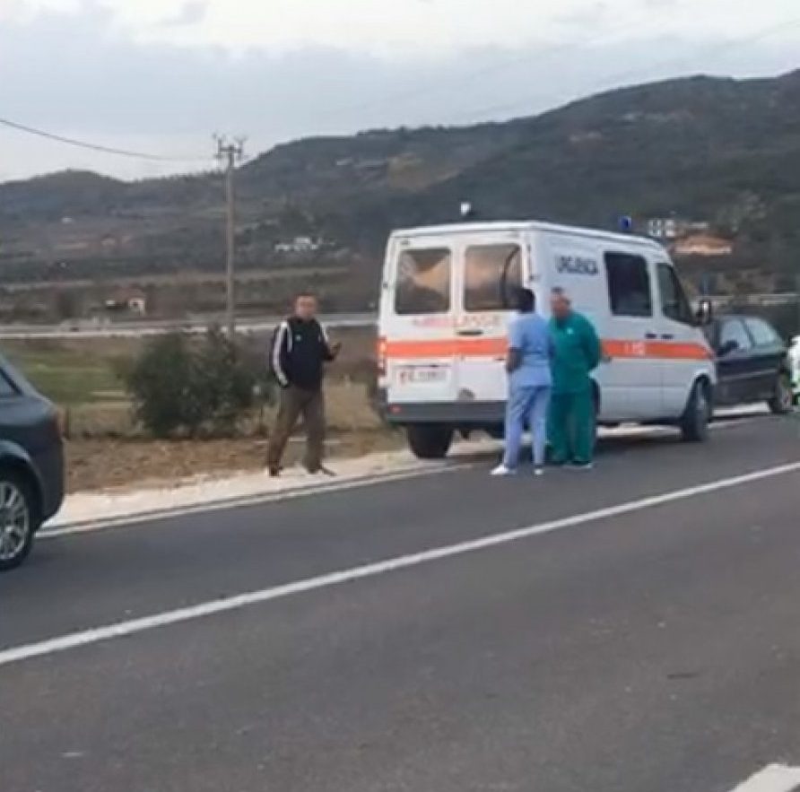 Përplasje mes 3 automjeteve “Audi”, “Benz” dhe “Peugeot”, lëndohen 6 vajza e gra