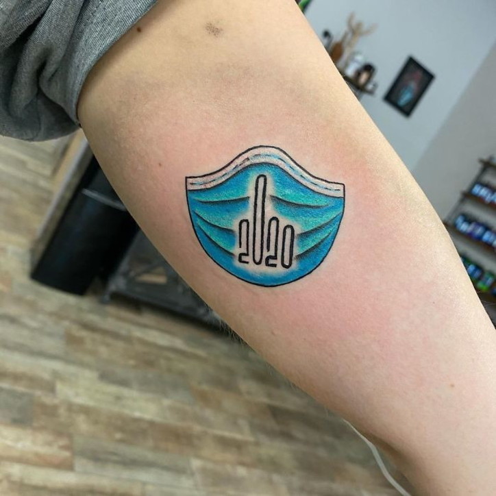 FOTO/ Tatuazhet më të çuditshme dedikuar pandemisë së koronavirusit