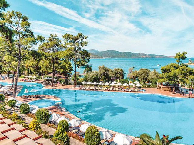 Shqiptarët “çajnë” rrethimin e Covid-19, ikin për pushime në Turqi e Egjipt