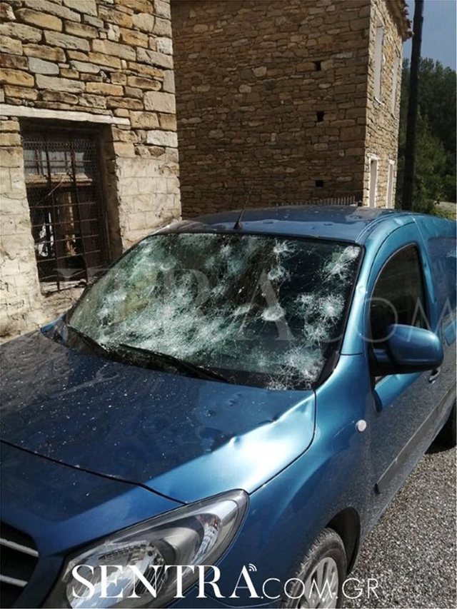 Breshër sa një top pingpongu, thyhen xhama makinash e panele diellore (FOTO)