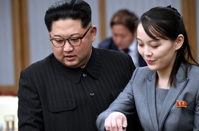 Kim Jong Un në gjendje kome? Mediat e huaja: Motra e tij kalon në detyrë