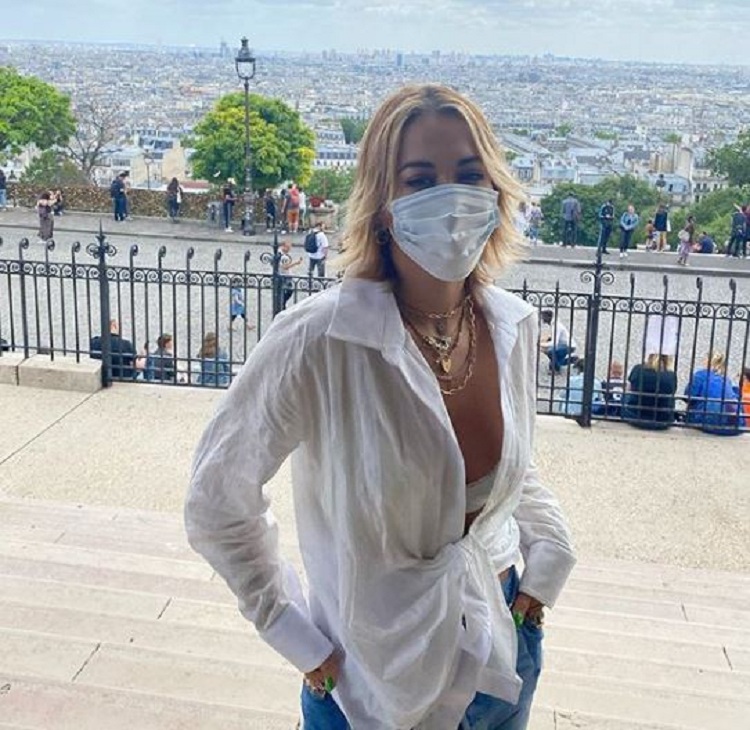 Rita Ora i përgjigjet thirrjes së “UNICEF”, organizon koncert nga shtëpia