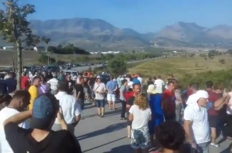 Kaosi në Kakavijë/ Meta thirrje qeverisë: Duhet zgjidhje e menjëhershme!