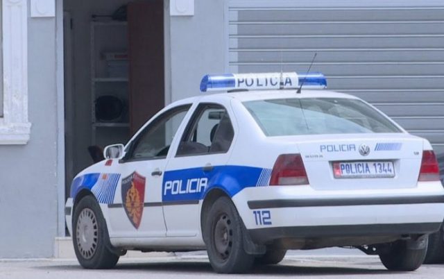 Plagosi të riun me armë zjarri, shpallet në kërkim 36-vjeçari