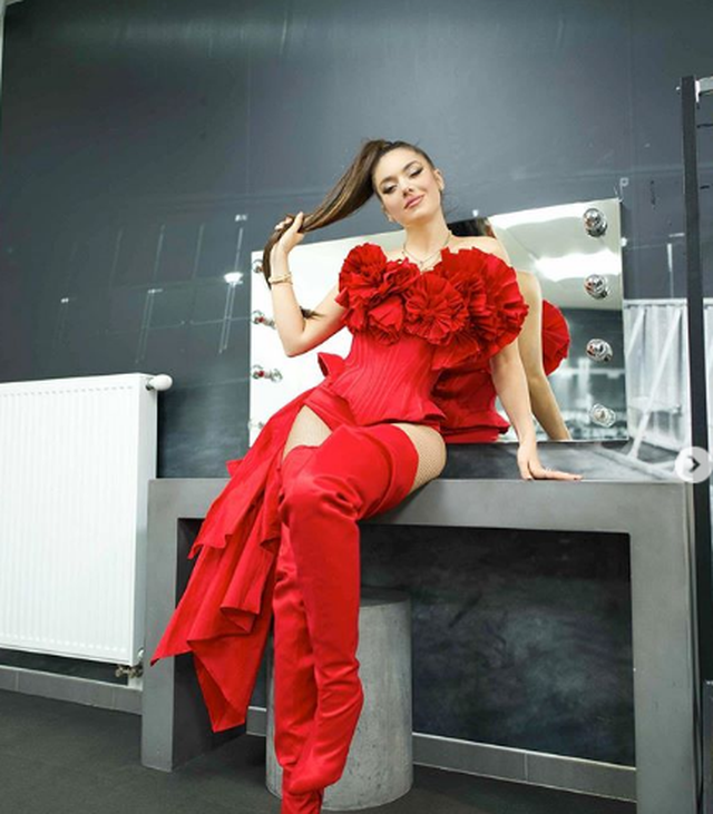 Zhduket sërish Elvana Gjata, këngëtarja nuk bëhet e gjallë prej dy muajsh