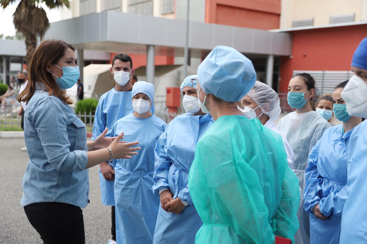 Plani i vjeshtë-dimrit për përballimin e COVID-19, Manastirliu: Edhe 48 personel mjekësor i shtohen QSUT