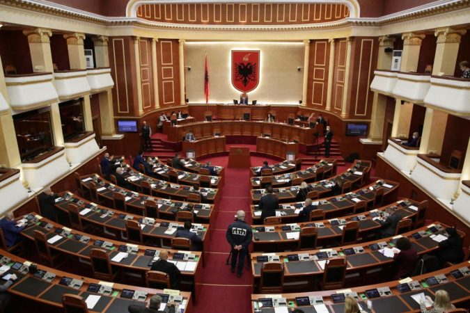 Kuvendi nis punimet më 7 shtator në orën 17:00, ja rendi i ditës në seancë plenare