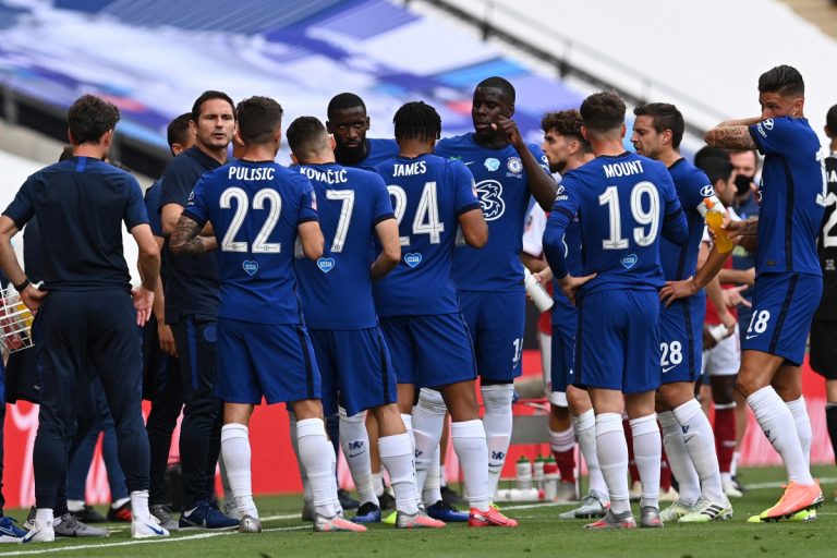 Covid-19 trondit Chelsea-n, 8 lojtarë pozitivë te blutë e Londrës
