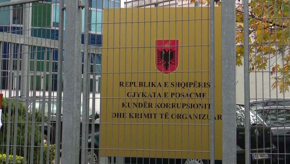 SPAK merr të pandehur Astrit Beqirin dhe Dhimitri Shkodranin, pjesë e grupit kriminal që transportoi 1.6 tonë kokainë drejt BE