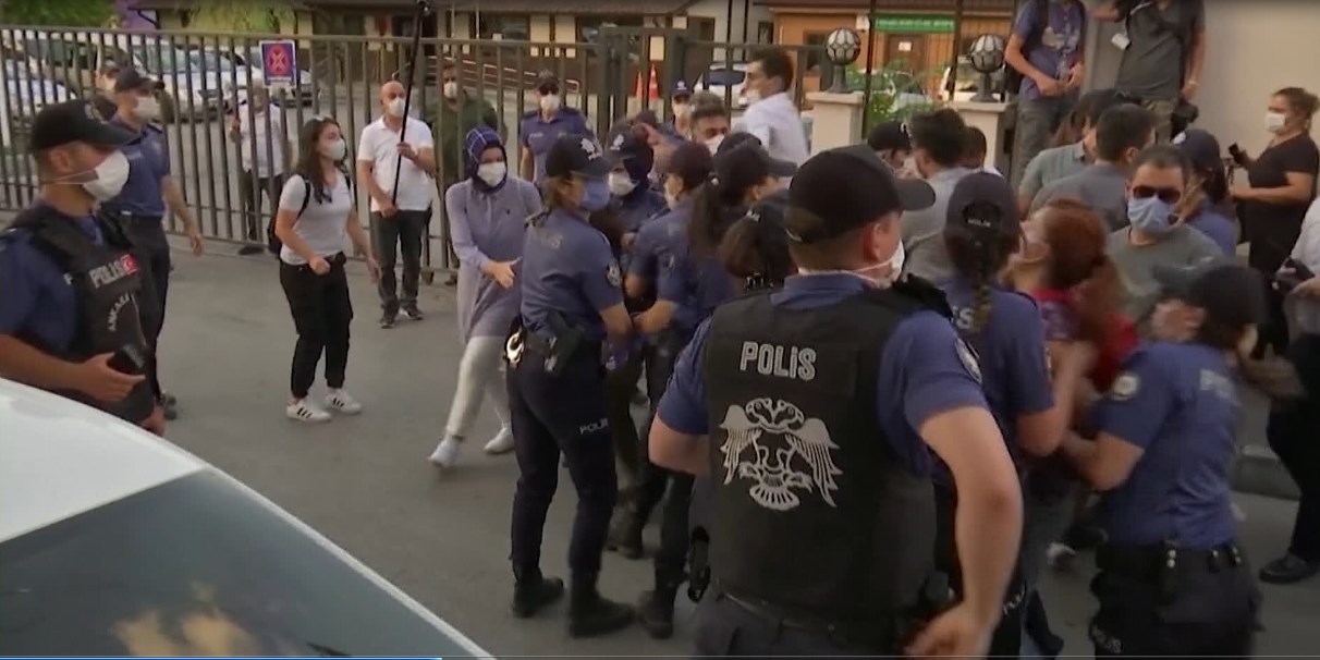 25 gra përfundojnë në polici, po protestonin për të drejtat e tyre