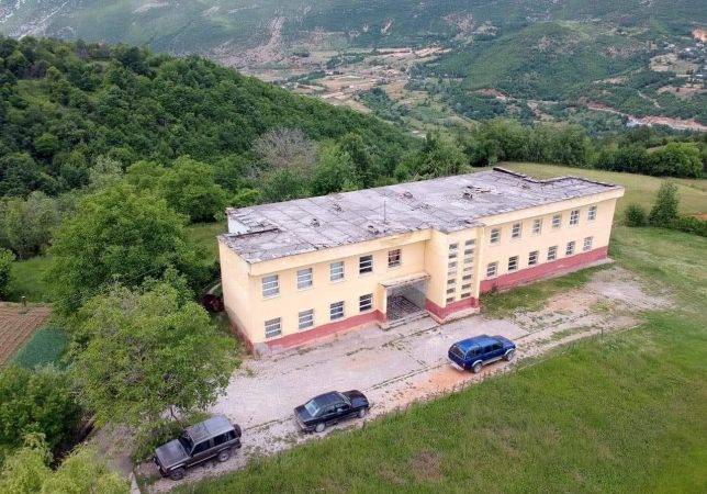 Mungesa e nxënësve kyç shkollën e Zerqanit, PD: Qeveria detyron shqiptarët të braktisin vendin