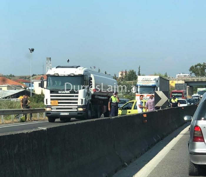 Katër aksidente në autostradën Tiranë-Durrës, trafik i rënduar në aks (FOTO)